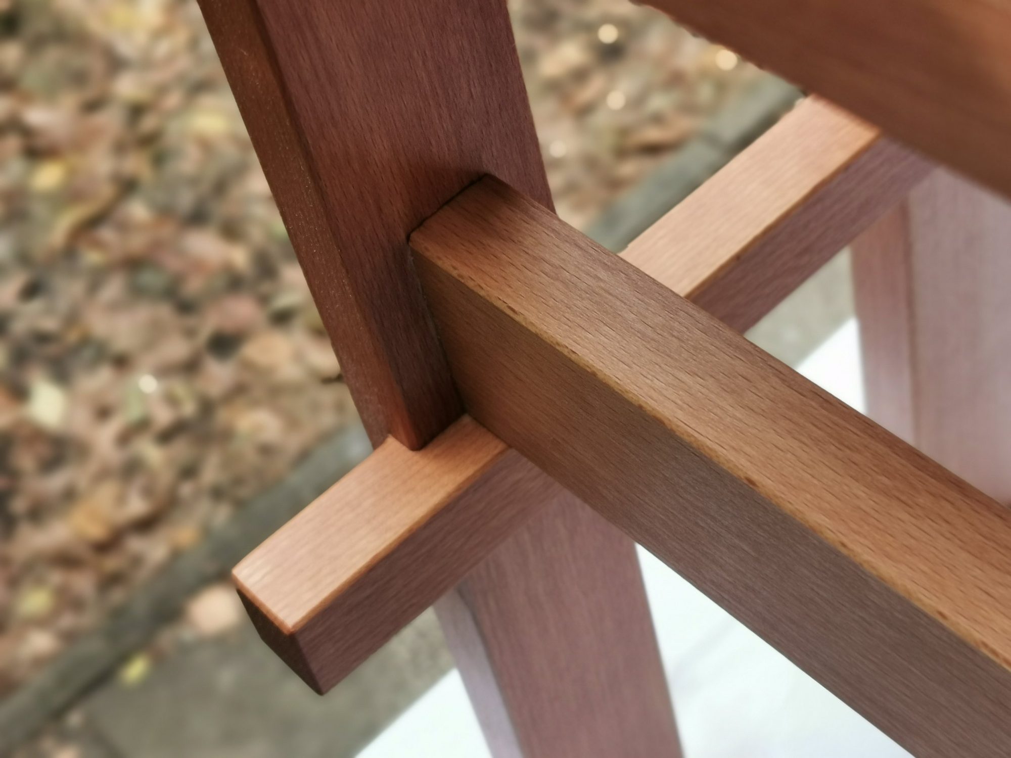 Gestell und Tritt schräg von unten