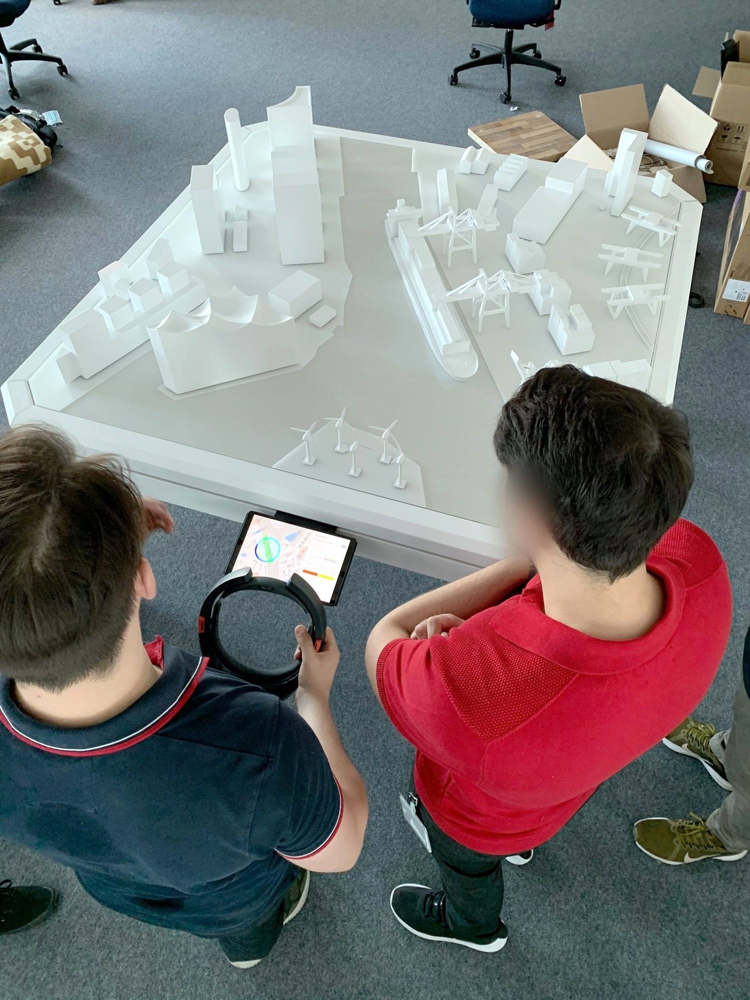 Einweisung: Tablet und HoloLens am Modell