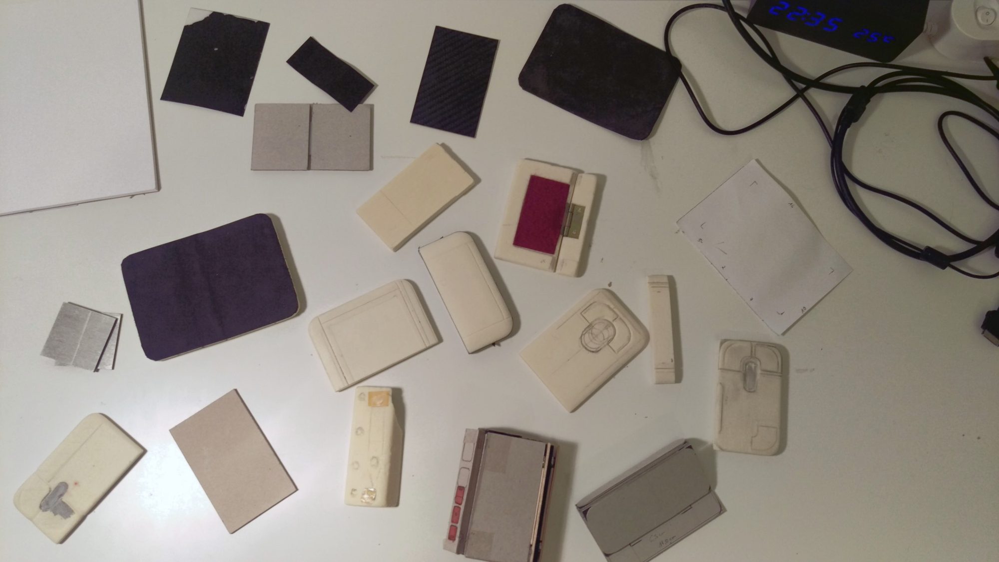 Alle Modelle aus Karton, Hartschaum und Materialproben