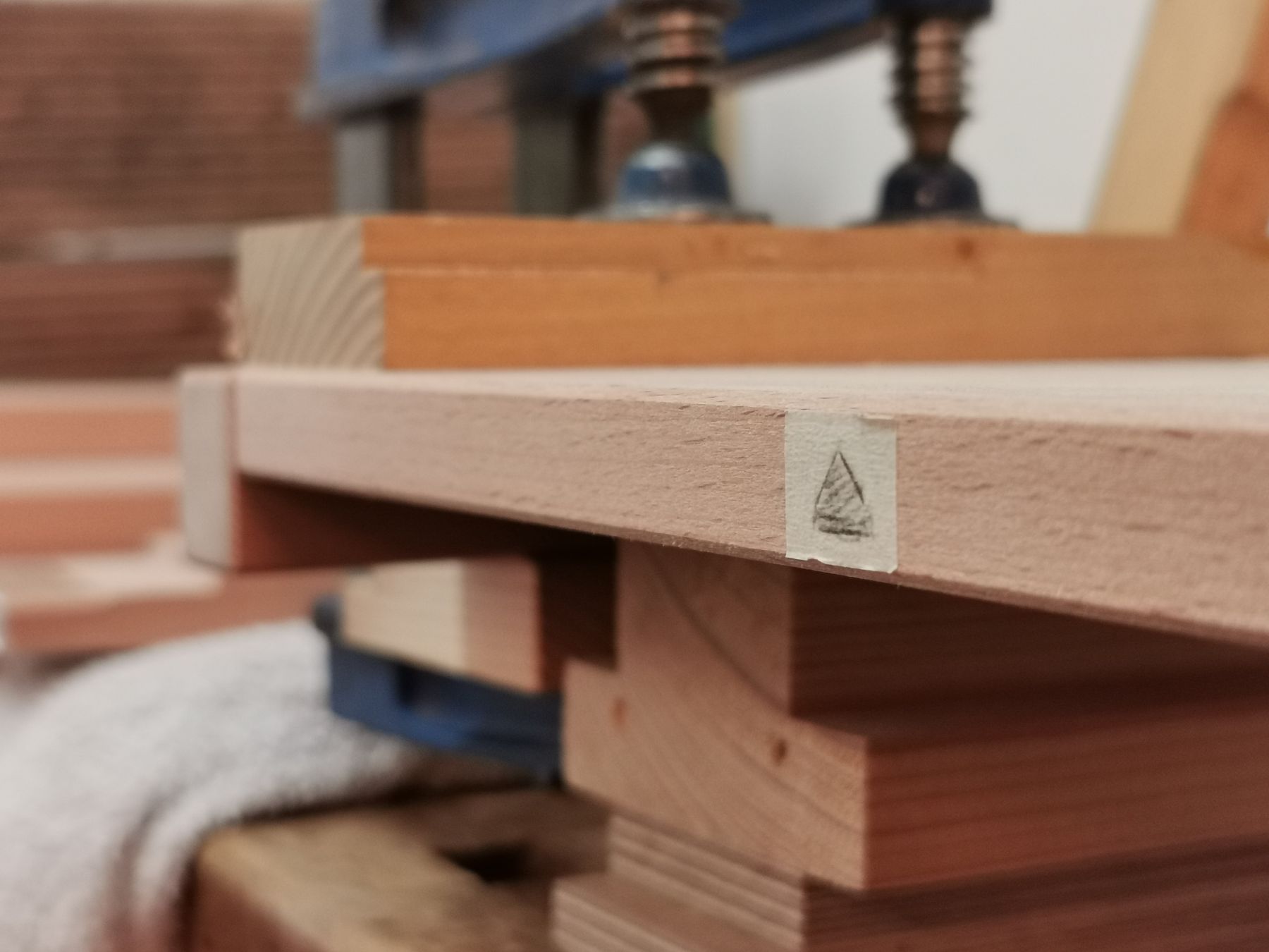 Markierung auf einem Bauteil, damit beim Zusammenbau jedes Teil an seinen Platz kommt