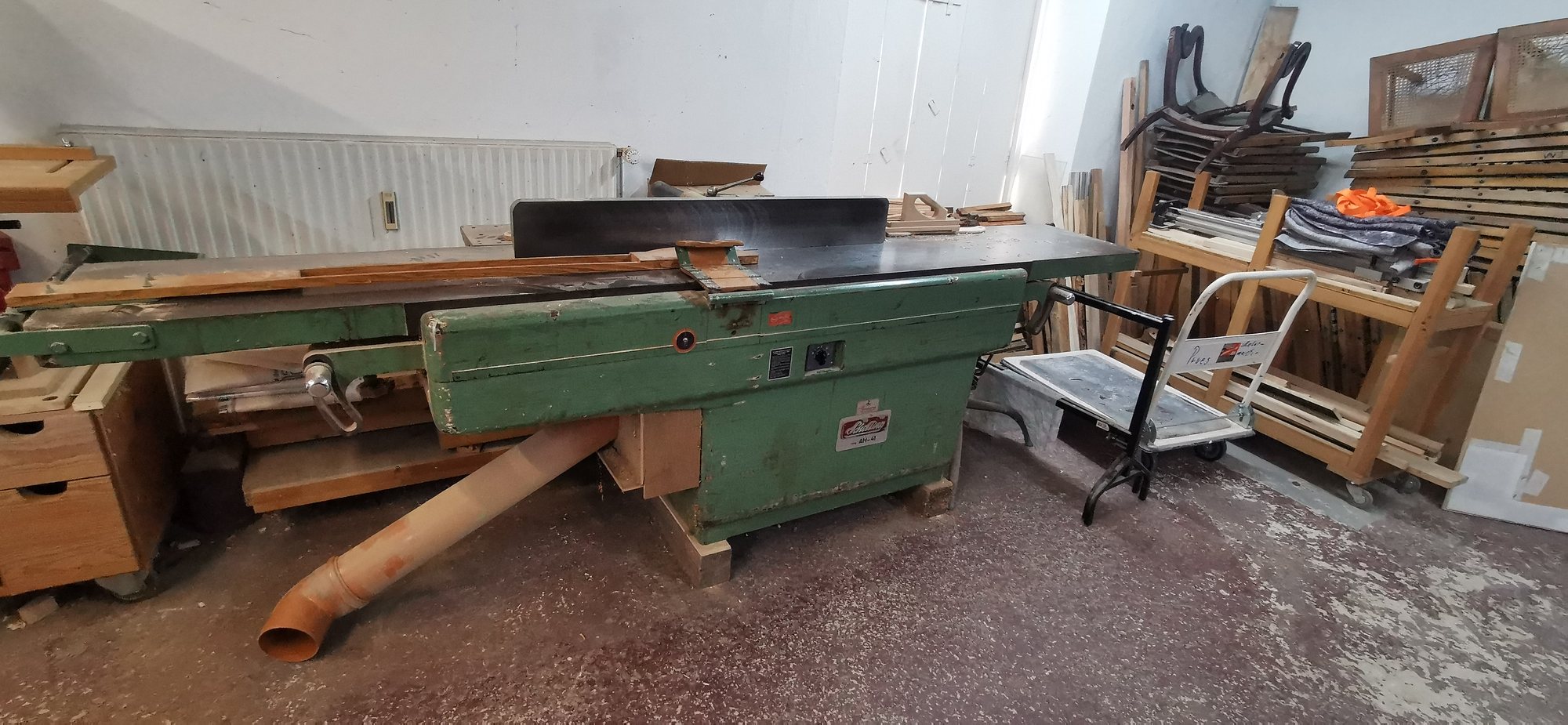 Abrichte und Maschinen in der Werkstatt