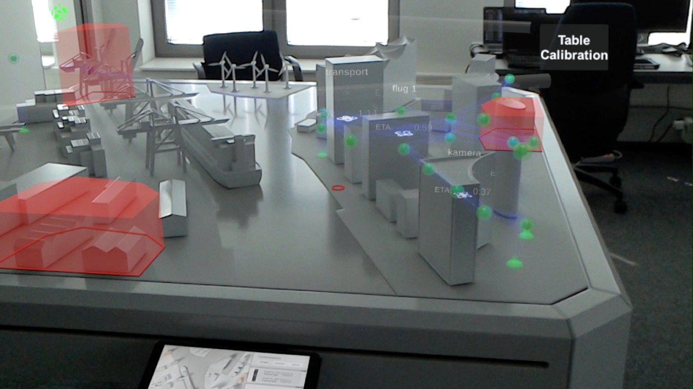 Blick durch die HoloLens: der ganze Tisch mit Sperrzonen