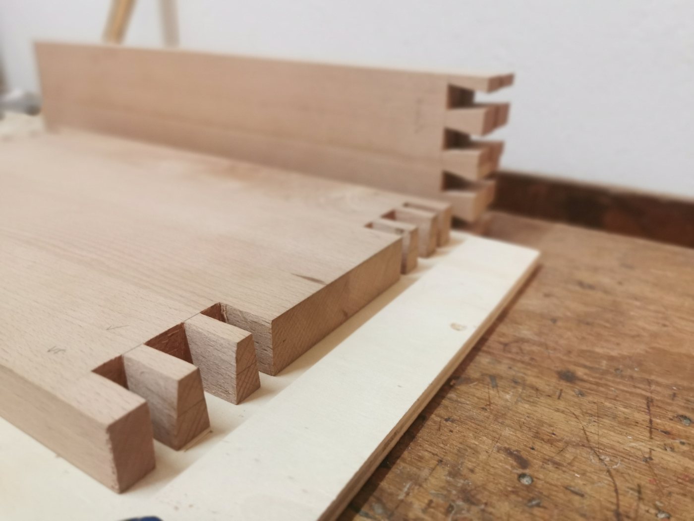 Fertig ausgearbeitete Schwalbenschwanzzinken
